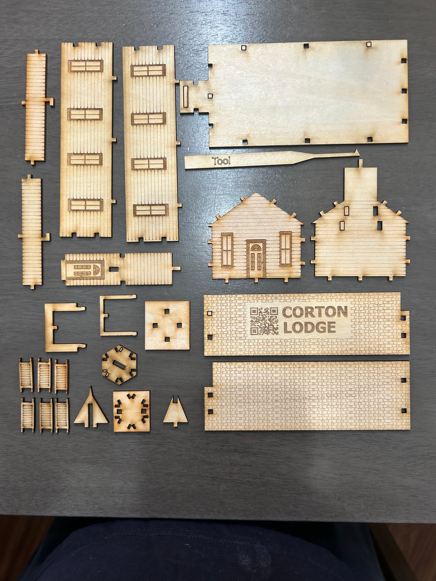 Mini Corton Lodge - DIY Assembly Kit